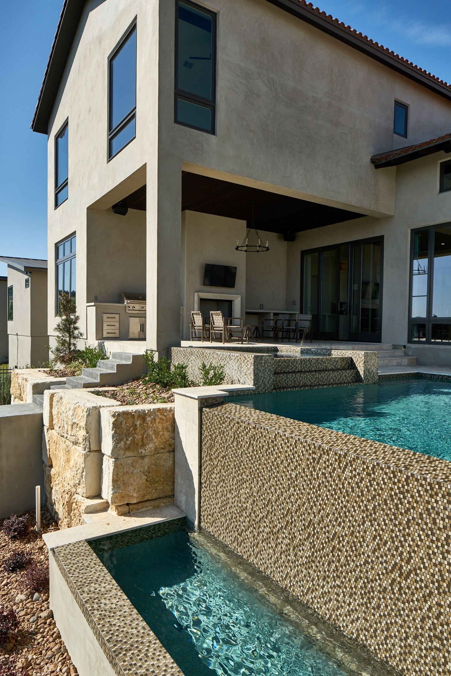 Bella Rose interior by Lori Caldwell Designs in Cresta Bella (view 15)