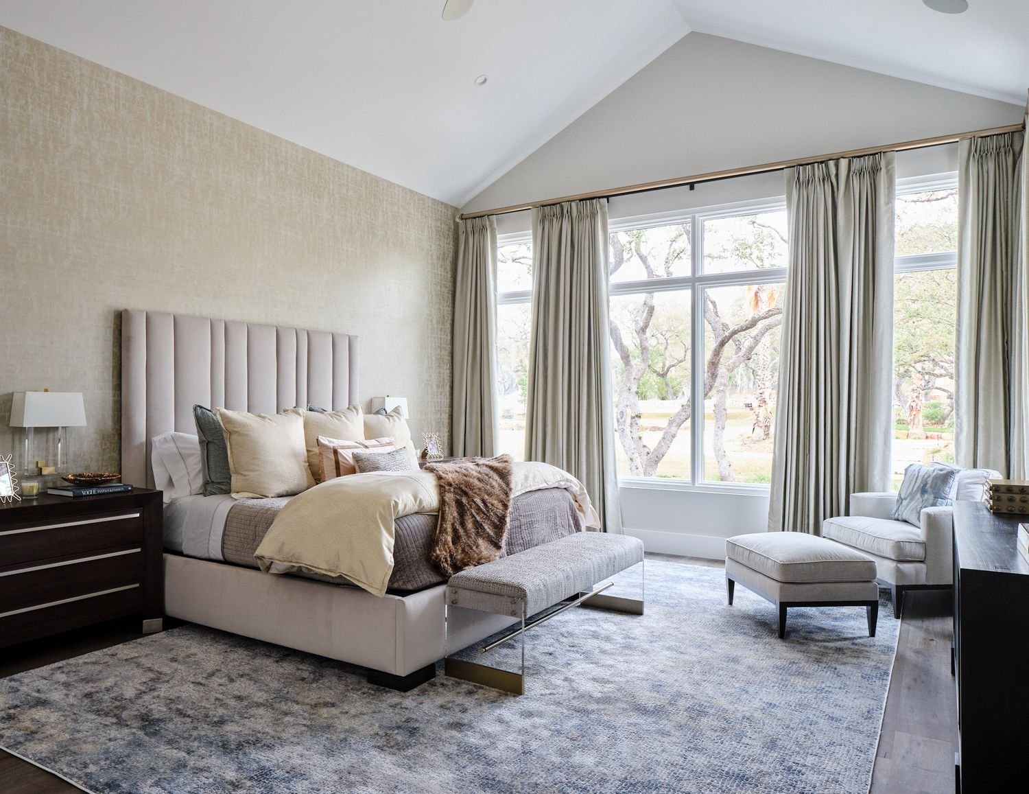 Bent Oak interior by Lori Caldwell Designs in San Antonio, Texas (view 11)