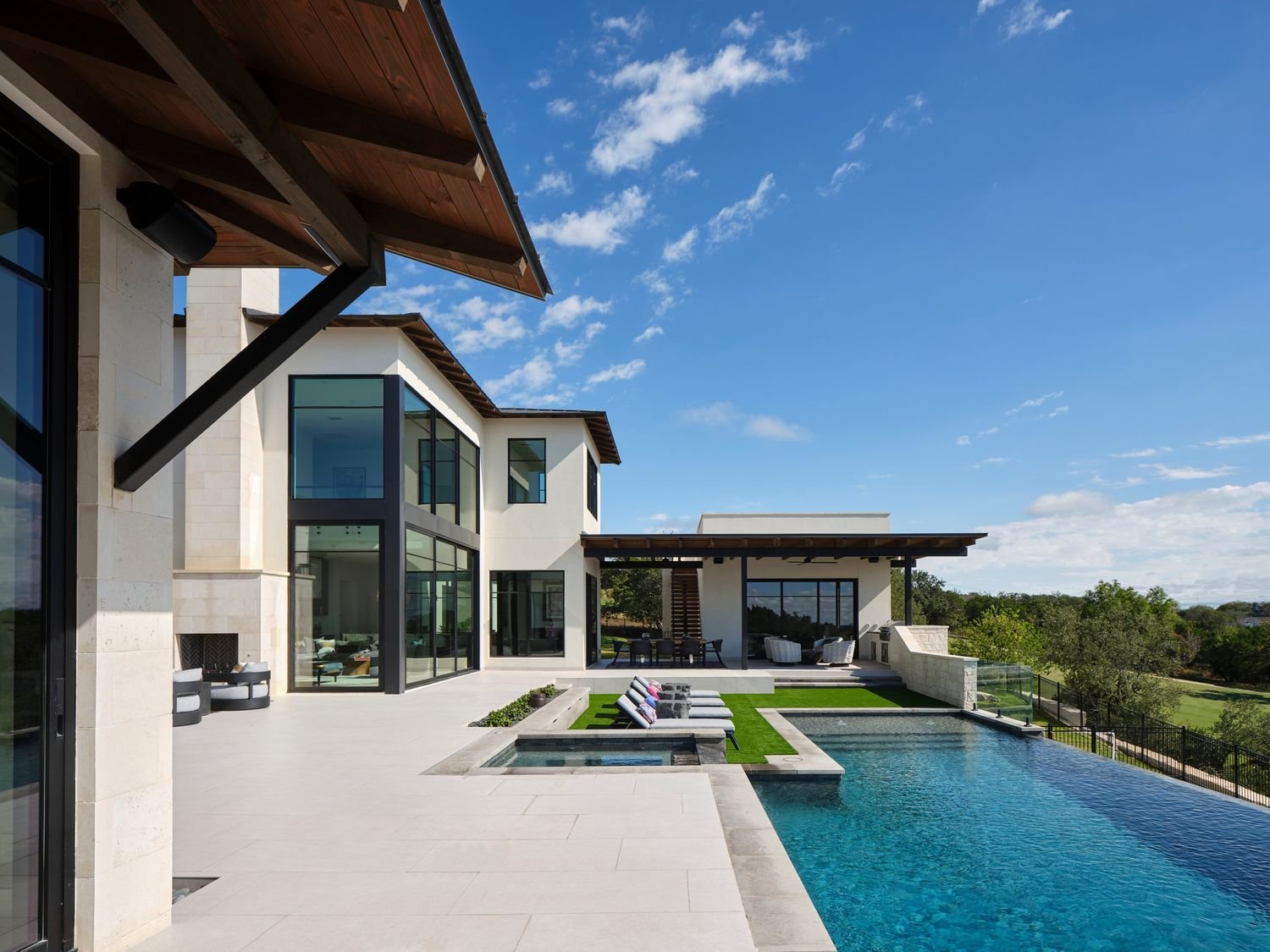 Cantera interior by Lori Caldwell Designs in San Antonio, Texas (view 5)
