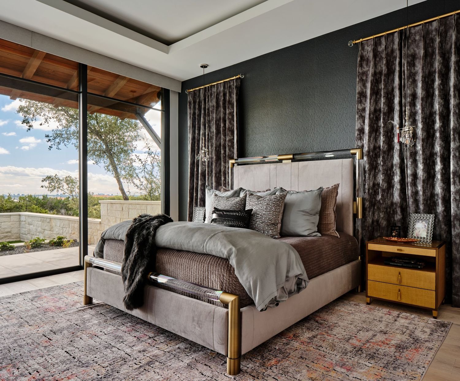 Cantera interior by Lori Caldwell Designs in San Antonio, Texas (view 10)